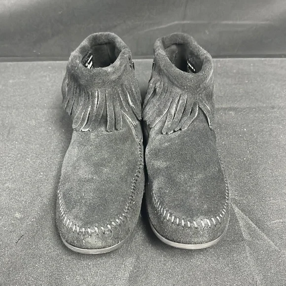 Minnetonka Women’s Concho Feather Black Boot (2931) - Picture 1 of 9